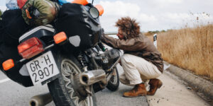 Como viajar de moto com bagagem pesada: dicas para não comprometer a pilotagem