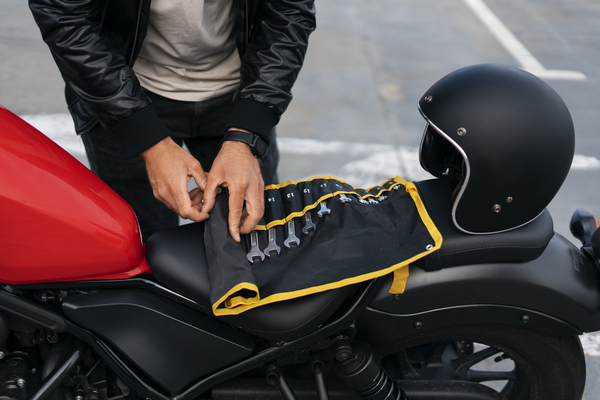 Equipamentos essenciais para uma viagem de moto segura