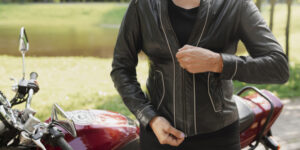 Roupas adequadas para cada tipo de viagem de moto