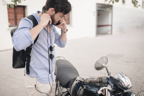 Vantagens e desvantagens de viajar sozinho de moto