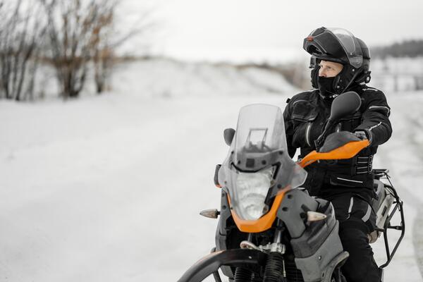 Viajando de moto no inverno: como se preparar